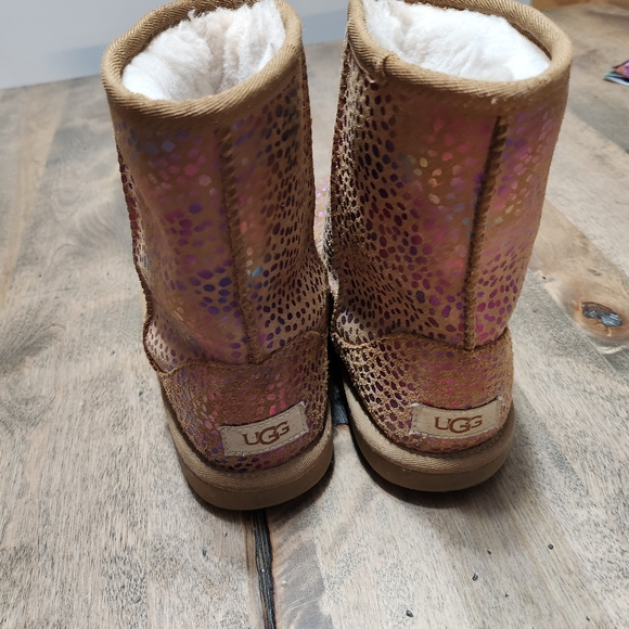 Preowned ugg tan and iridescent spots girls size 4 - Picture 4 of 6